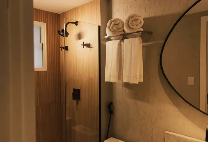 Quarto Triplo — triplo banheiro toalhas
